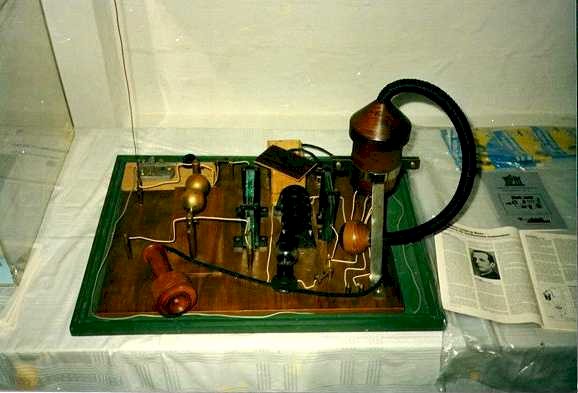 mus-radio.jpg (50204 bytes)